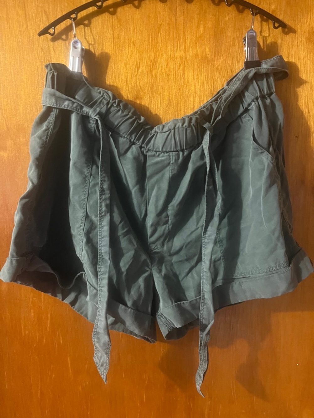 Woman’s aerie Olive Green High-Waist Paperbag Drawstring Shorts Medium